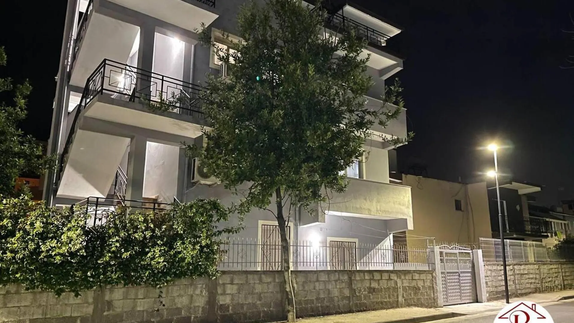Spacious Apartment With 1 Bedrooms And Separate Ki Durres